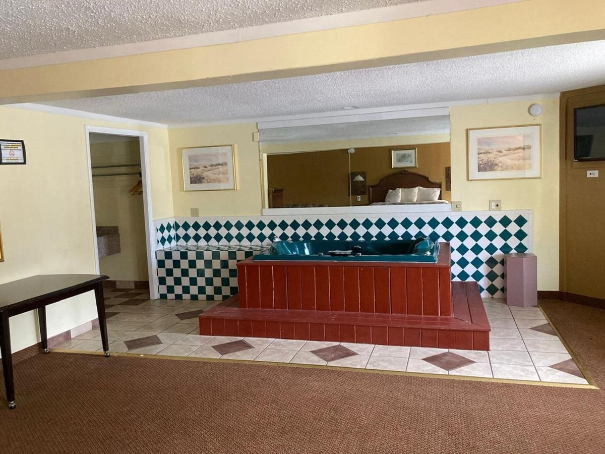 Rodeway Inn & Suites Saginaw Eksteriør bilde