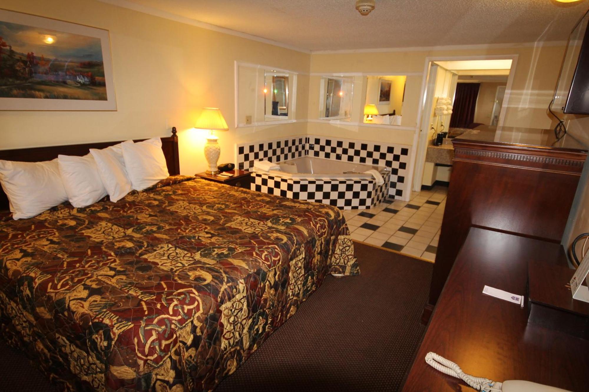 Rodeway Inn & Suites Saginaw Rom bilde